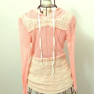 Knit Summer pullover with stitching at top& bottom
